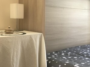 2 dormitorios, tabla de planchar con plancha, Internet y ropa de cama