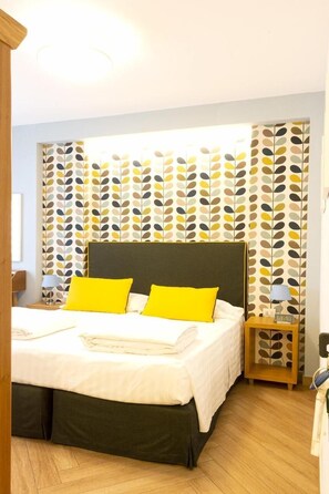 Premium bedding, down comforters, memory foam beds, minibar - B&B Veru' (Sorrento)