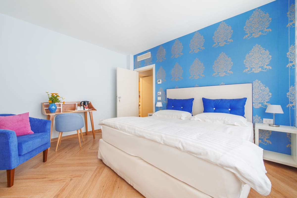 Habitación estándar | Ropa de cama de alta calidad, edredón y camas con efecto memoria