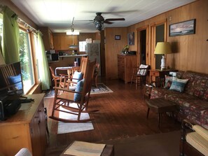 Smart TV, reproductor de DVD, libros y videoteca 