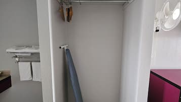 Plancha y tabla de planchar