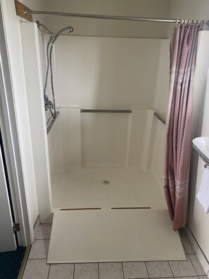 Room, 1 Queen Bed | Accessible bathroom - Travel Inn (Fortuna)