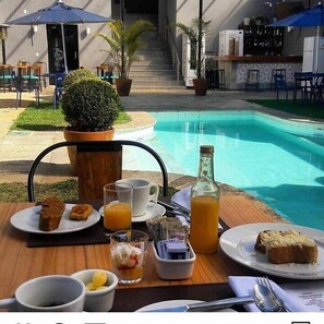 Free daily buffet breakfast  - Casa Rosa Hotel Boutique (Petrópolis)