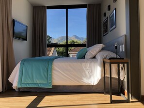 Luxury Suite | Premium bedding, memory foam beds, minibar, blackout drapes