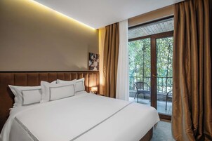 标准三人房 | 高档床上用品、记忆海绵床垫、迷你吧、客房内保险箱