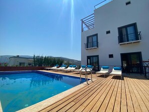 Seasonal outdoor pool, free pool cabanas, pool umbrellas