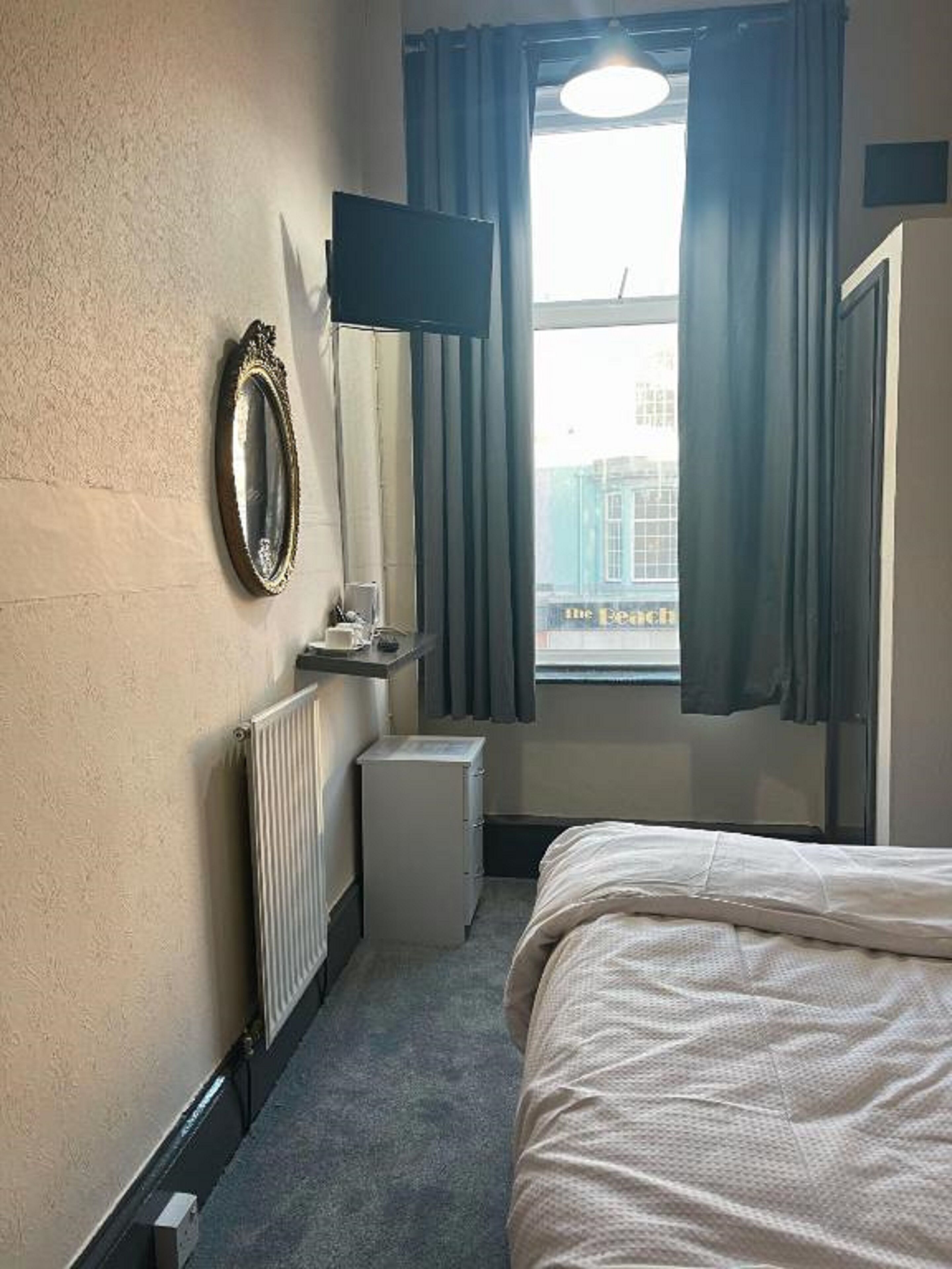 superior double room, 1 double bed | desk, bed sheets