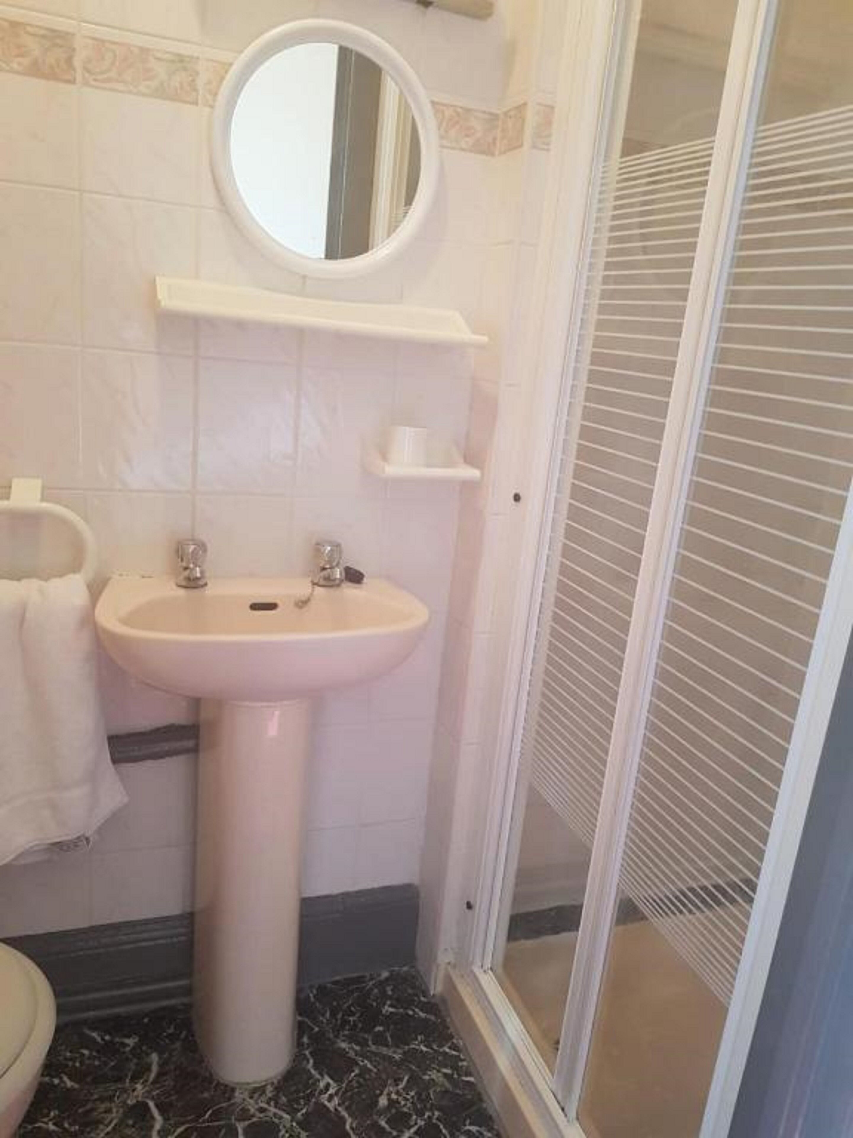 standard twin room, 2 single beds | bathroom | shower, towels, toilet paper