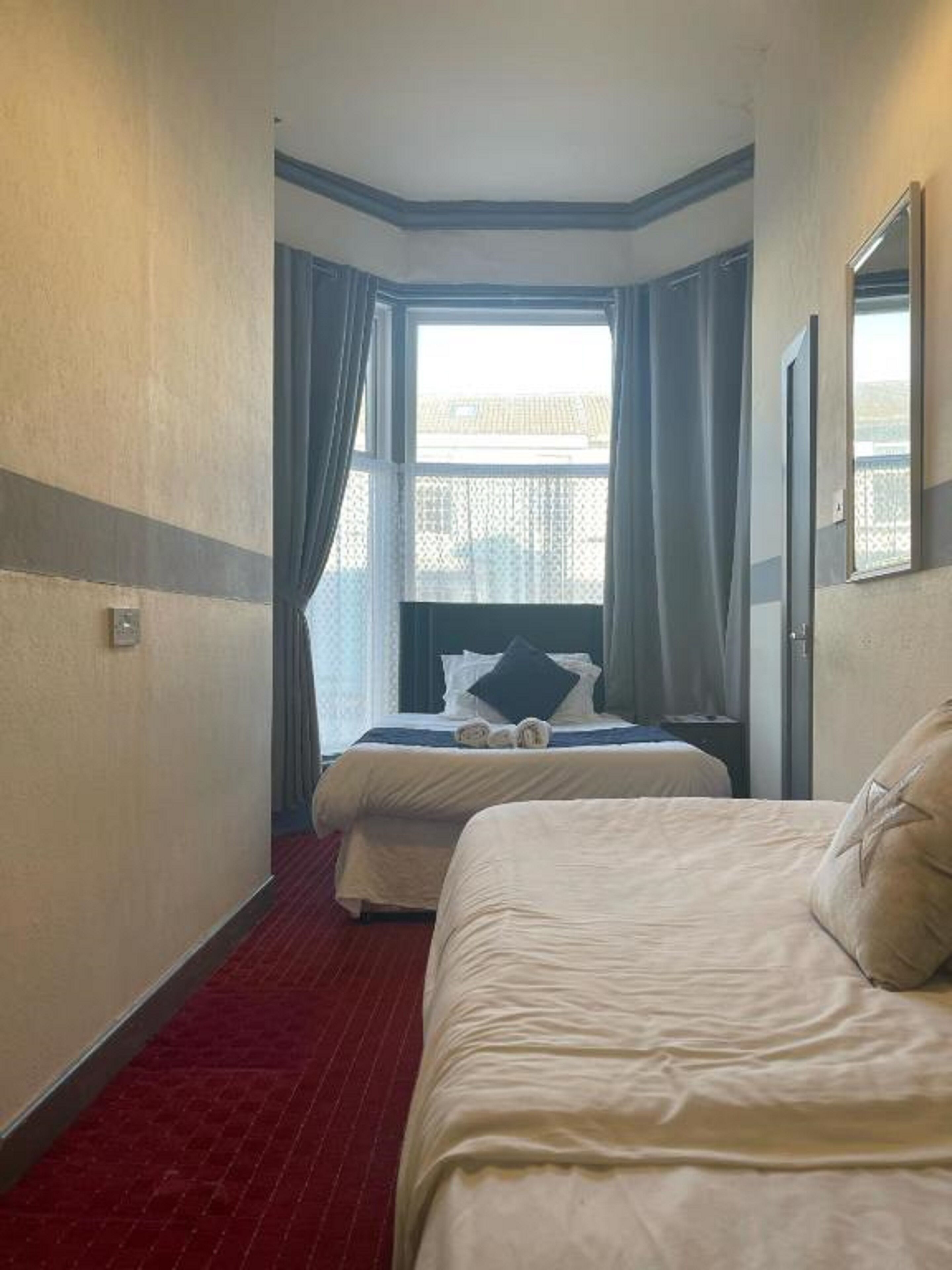 standard triple room, multiple beds | desk, bed sheets