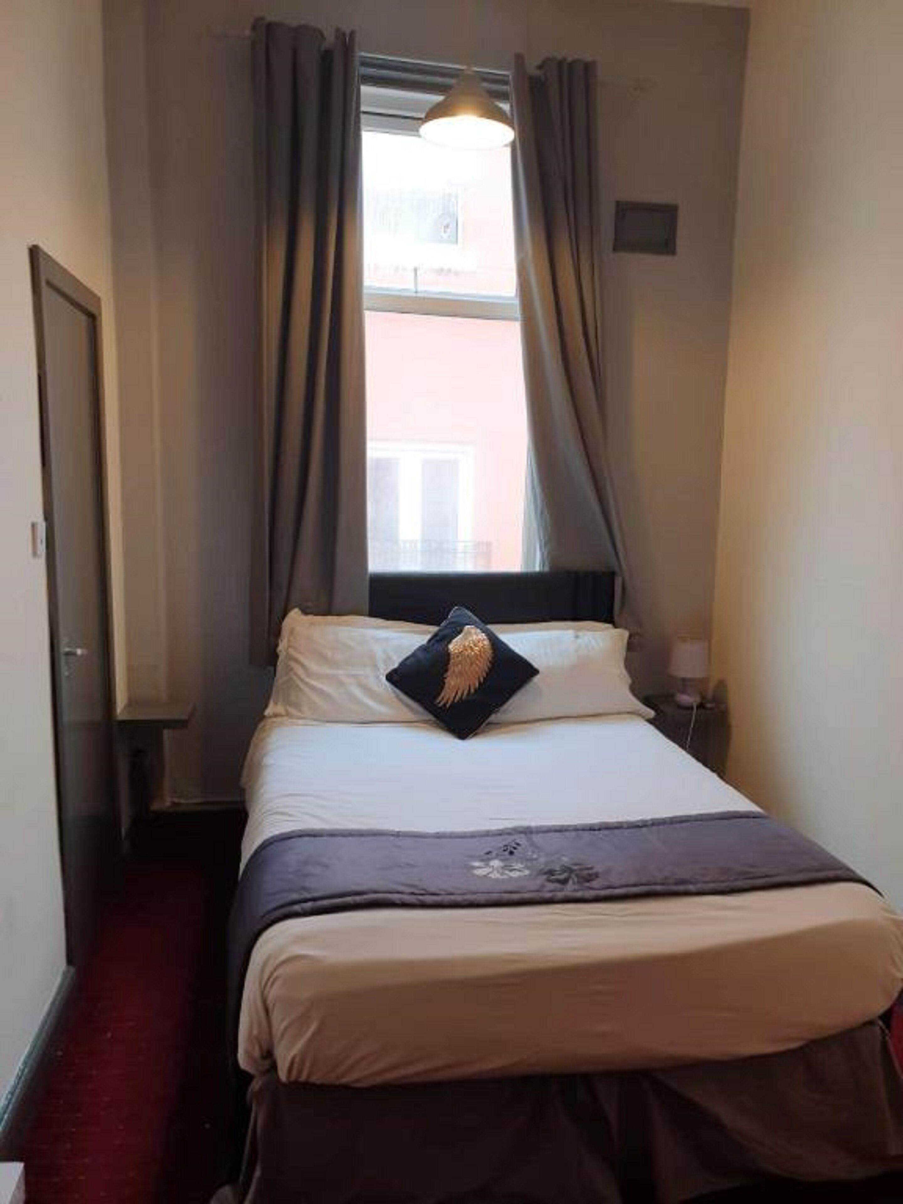 standard double room, 1 double bed | desk, bed sheets