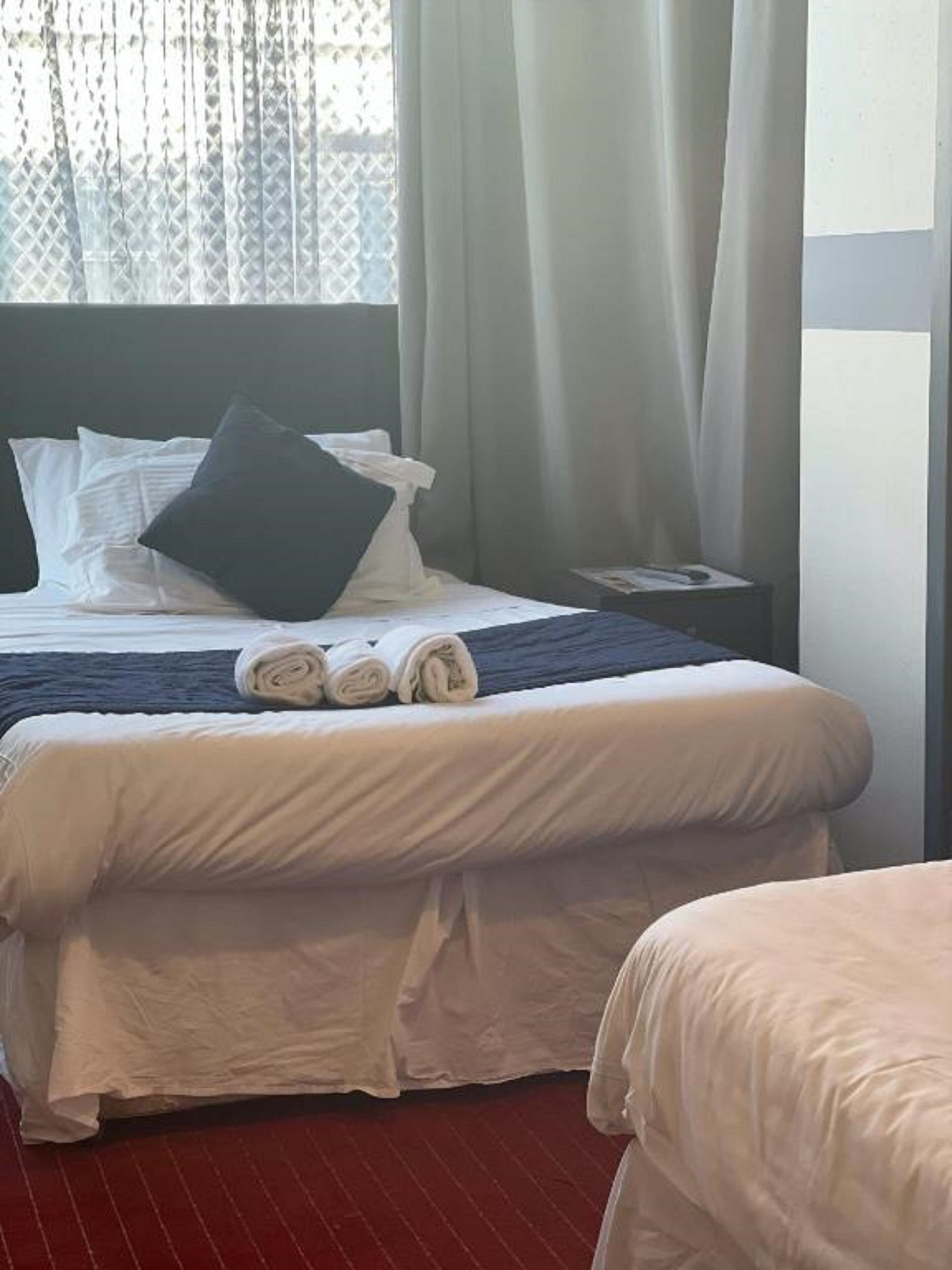 standard triple room, multiple beds | desk, bed sheets