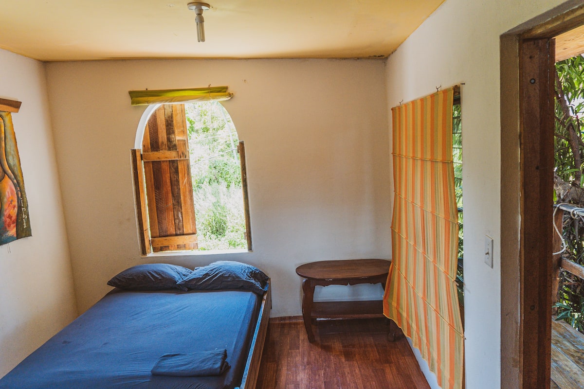 Double Room, Shared Bathroom | 1 bedroom, blackout drapes, WiFi (free), bed sheets