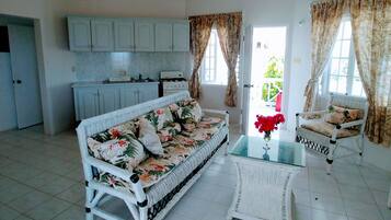 Villa panorámica, 2 habitaciones | Área de sala de estar | Televisión de pantalla plana