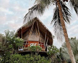 Minibar con artículos gratuitos, caja fuerte, decoración individual