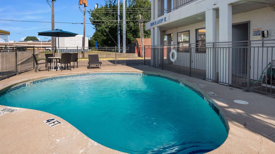Motel 6 Irving, TX - Loop 12