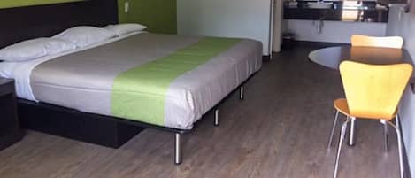 Escritorio, espacio para trabajar con un portátil, wifi gratis