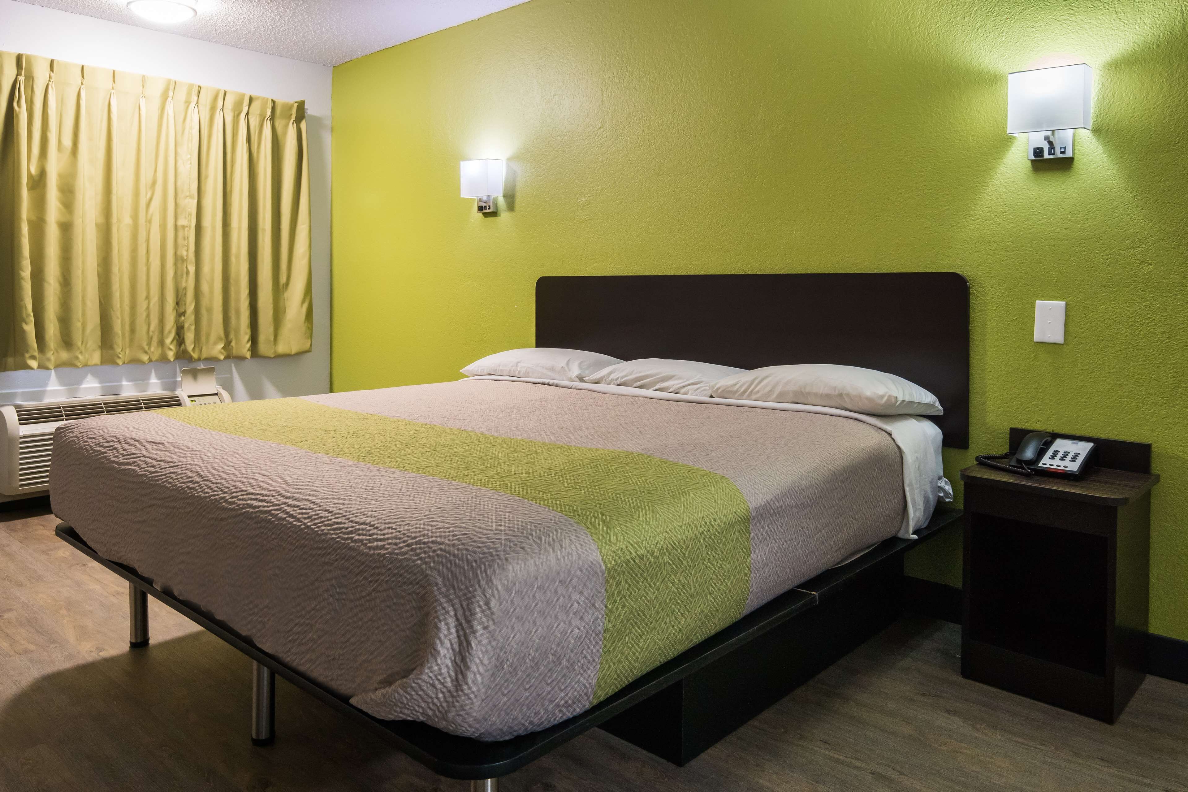 Escrivaninha, espaço de trabalho para notebook, Wi-Fi de cortesia