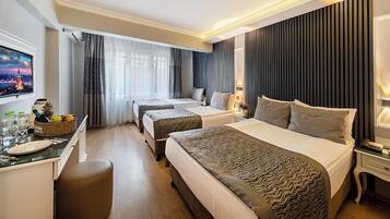 Economy-værelse til 3 personer - udsigt til gårdsplads | Premium-sengetøj, minibar, pengeskab på værelset