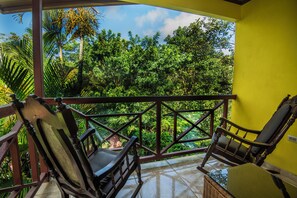 Pura Vida Cottage | Terrace/patio