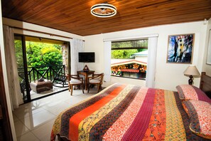 La Vista | In-room safe, individually decorated, individually furnished