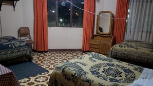 Triple Room | Blackout drapes, soundproofing, WiFi (free), bed sheets - Hotel Santusa (Villazon)