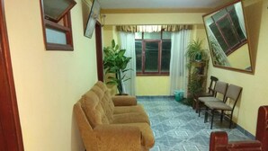 24-inch LED TV with cable channels, TV - Hotel Santusa (Villazon)