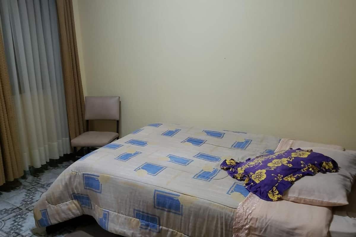Eenpersoonskamer, en-suite badkamer | Verduisterende gordijnen, geluiddichte muren, gratis wifi, beddengoed
