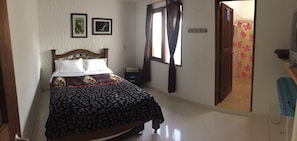 Kannettavalle tietokoneelle sopiva työtila, vuodevaatteet