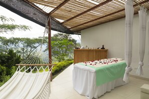 Outdoor treatment areas, sauna, body treatments, mud baths, hydrotherapy
