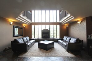 Lobby - Marquise Condos by Whistler Retreats (Whistler)