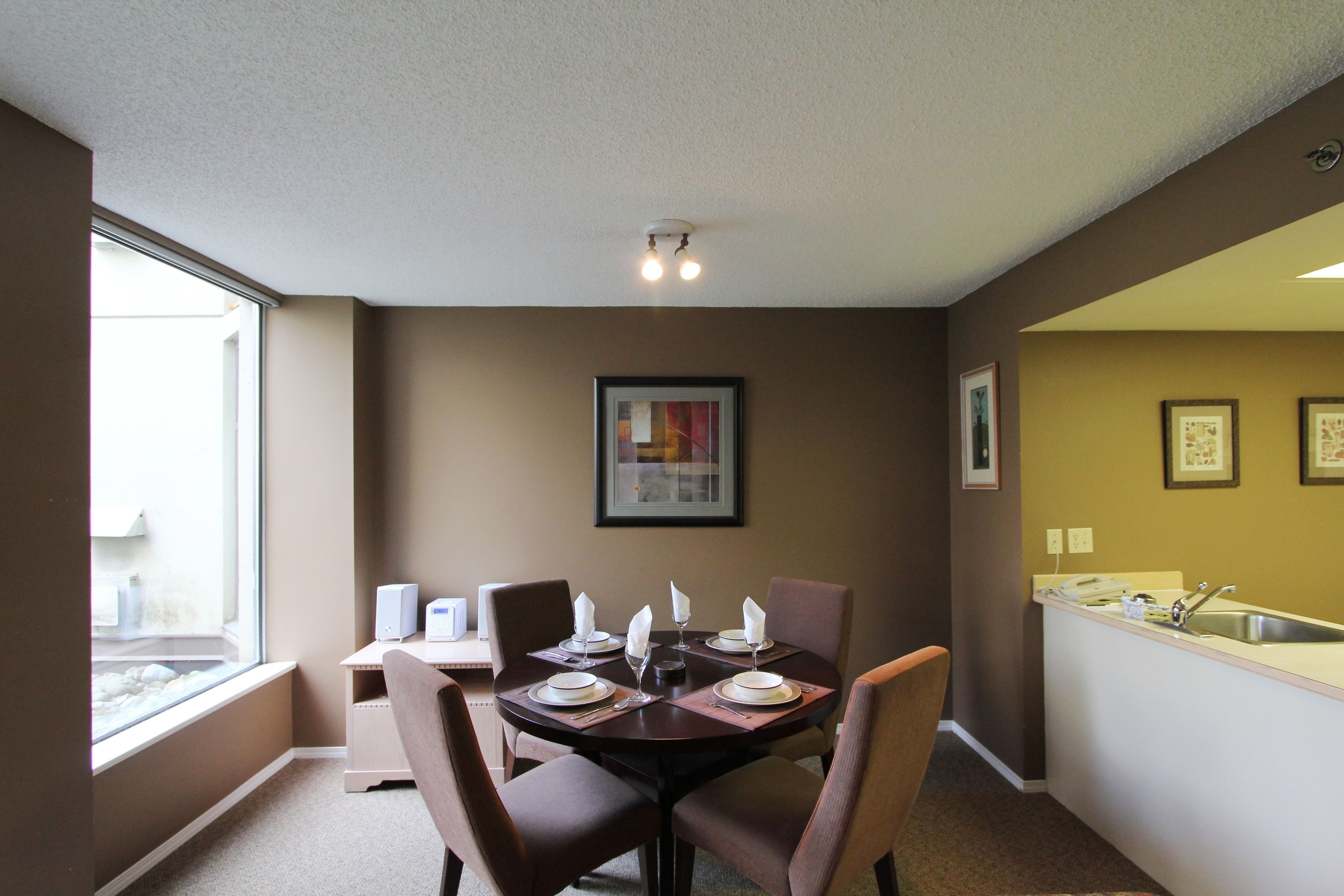 Standard Condo, 1 Bedroom, Ground Floor | In-room dining