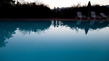 Seasonal outdoor pool, pool umbrellas, sun loungers
