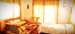 小型套房, 1 张大床 | 起居区