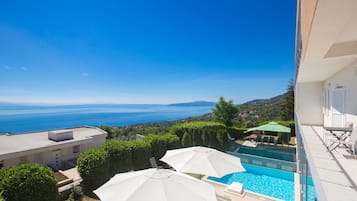 Villa, 5 habitaciones | Vista al agua