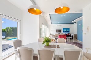 Villa, 5 chambres | Salle de séjour