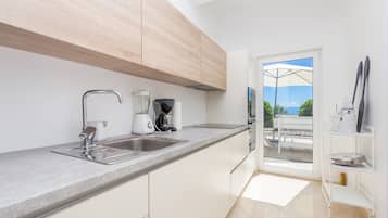 Villa, 5 habitaciones | Cocina privada | Refrigerador, horno, parrilla de estufa y cafetera y tetera