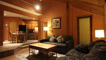 Standard Loft, 2 Bathrooms, Courtyard View | Living area | 32-inch flat-screen TV with cable/satellite channels, TV, fireplace