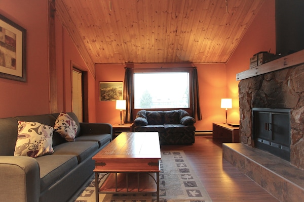 Standard Loft, 2 Bathrooms, Courtyard View | Living room