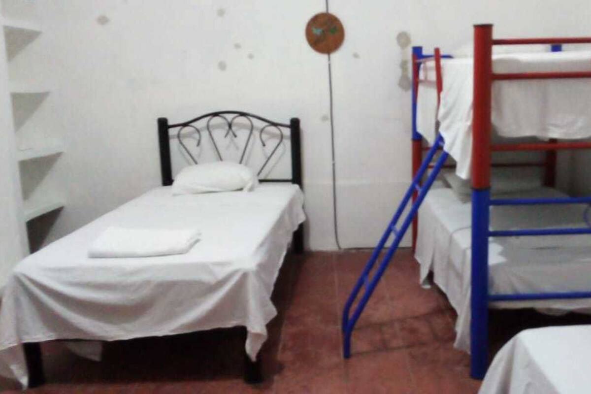 Iron/ironing board, bed sheets