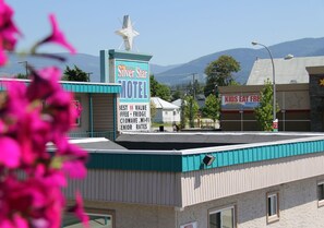 Front of property - Silver Star Motel (Vernon)