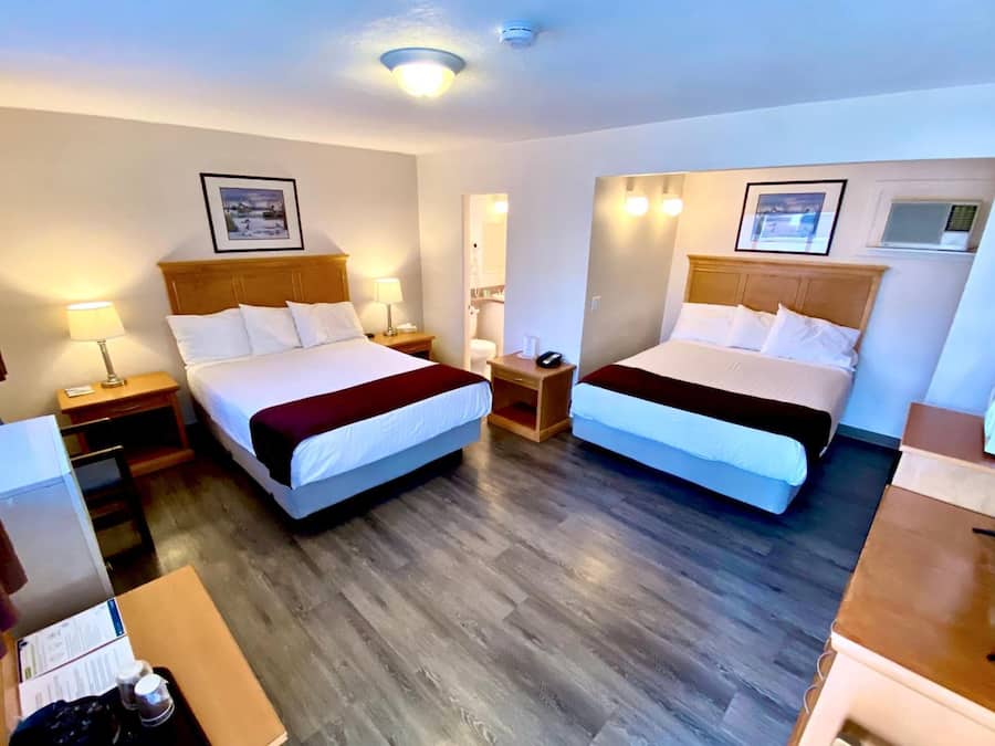 Skrivbord, mörkläggningsgardiner, strykjärn/strykbräda och gratis wi-fi