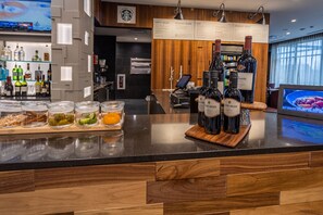 Bar (on property) - Courtyard by Marriott  East Lansing Okemos (Okemos)