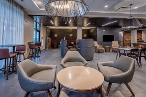 Lobby sitting area - Courtyard by Marriott  East Lansing Okemos (Okemos)