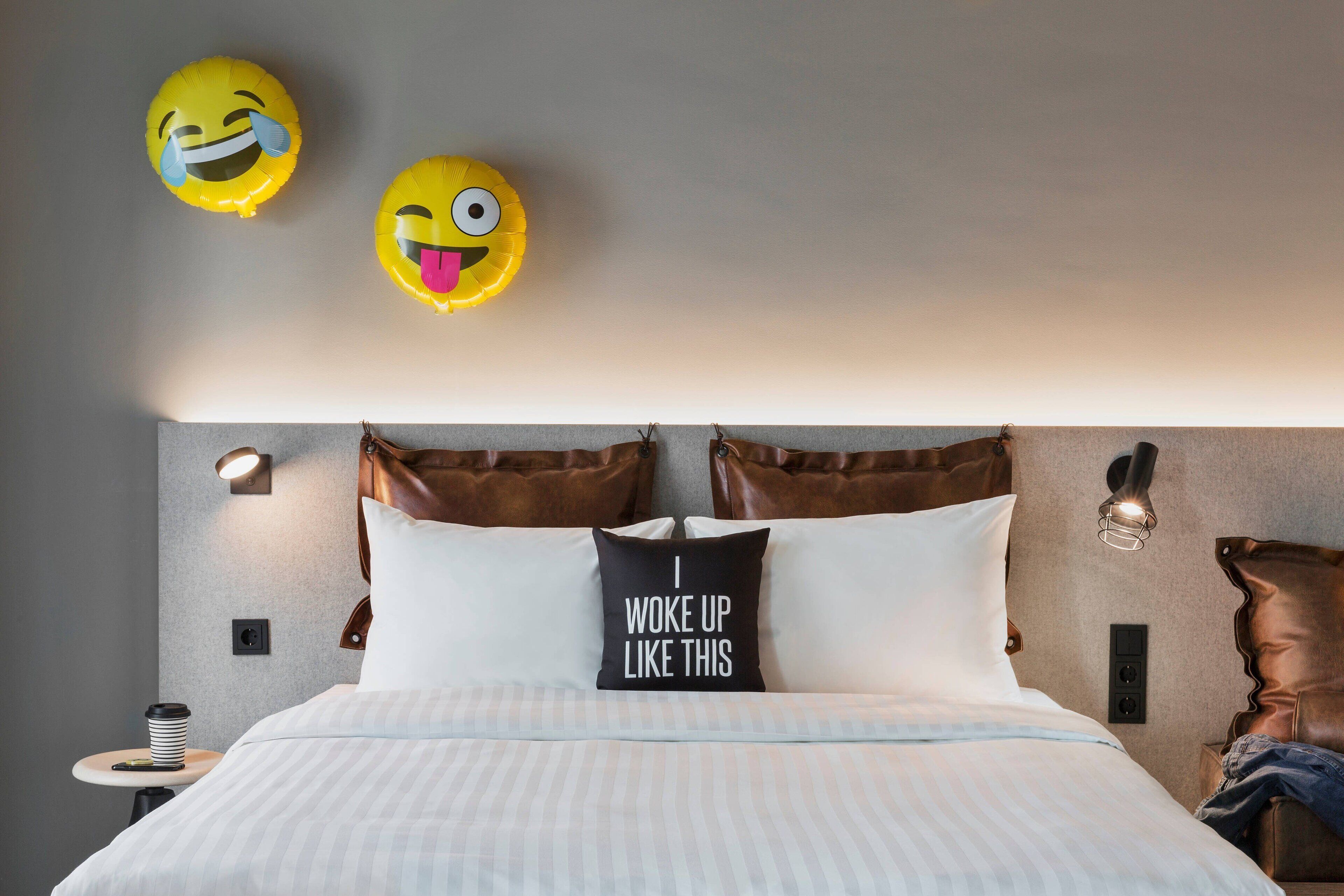 family room, 1 double bed, non smoking | 1 bedroom, blackout curtains, soundproofing, free wifi