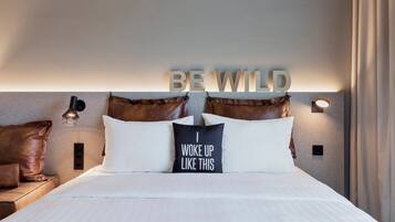 Room, 1 Queen Bed | Blackout drapes, soundproofing, free WiFi, bed sheets