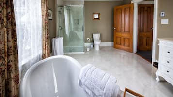 Luxury-Zimmer | Badezimmer | Badewanne und Dusche (separat), Komfortbadewanne, Hydromassagedusche