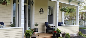 Maplehurst Manor B&B