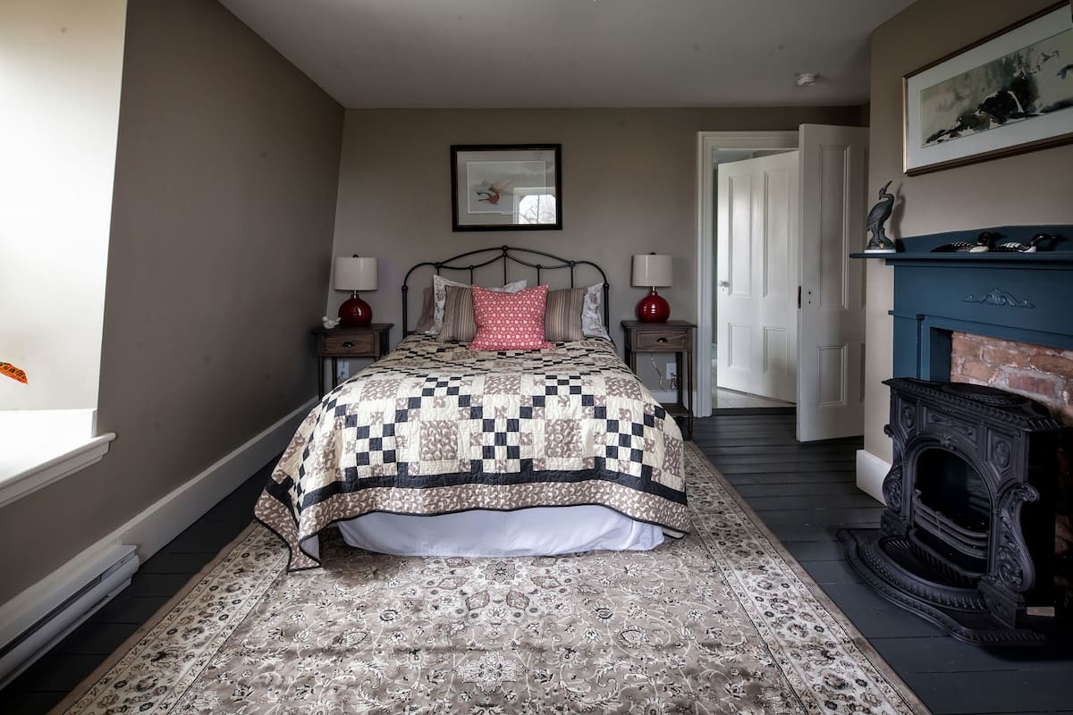 Habitación doble estándar | Ropa de cama de alta calidad, edredón y decoración personalizada