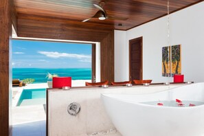 Private spa tub