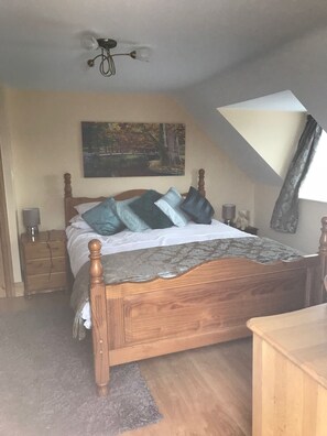 3 bedrooms, iron/ironing board, Internet, bed sheets - Ballygown Cottage with views across open countryside out to the mountains (mallow)